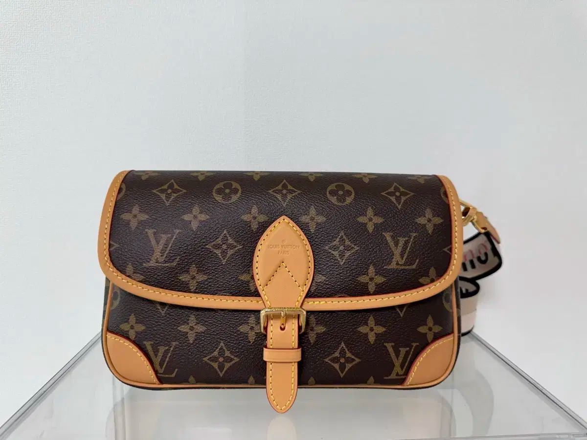 ● Louis Vuitton ルイヴィトン ダイアン