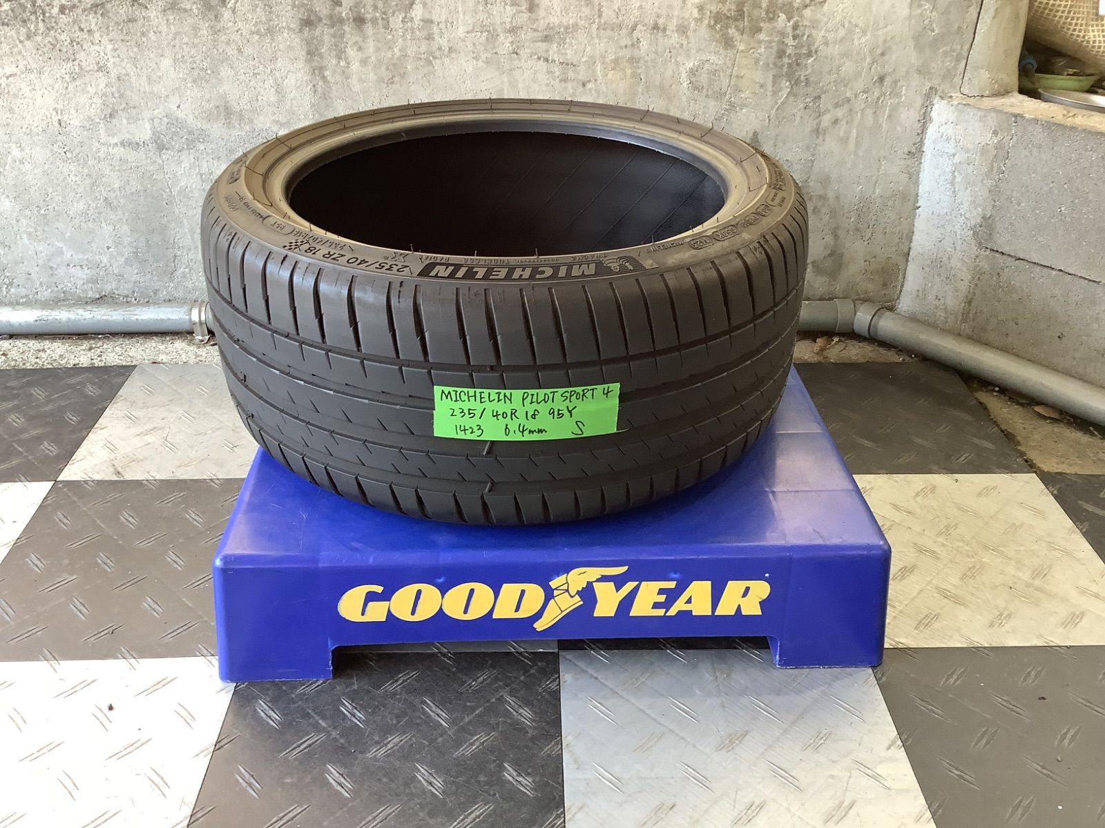 23年☆235/40ZR18 95Yミシュラン サマータイヤ 4本セット 1/2 23年☆235/40ZR18 95Yミシュラン サマータイヤ 4本セット 1/2