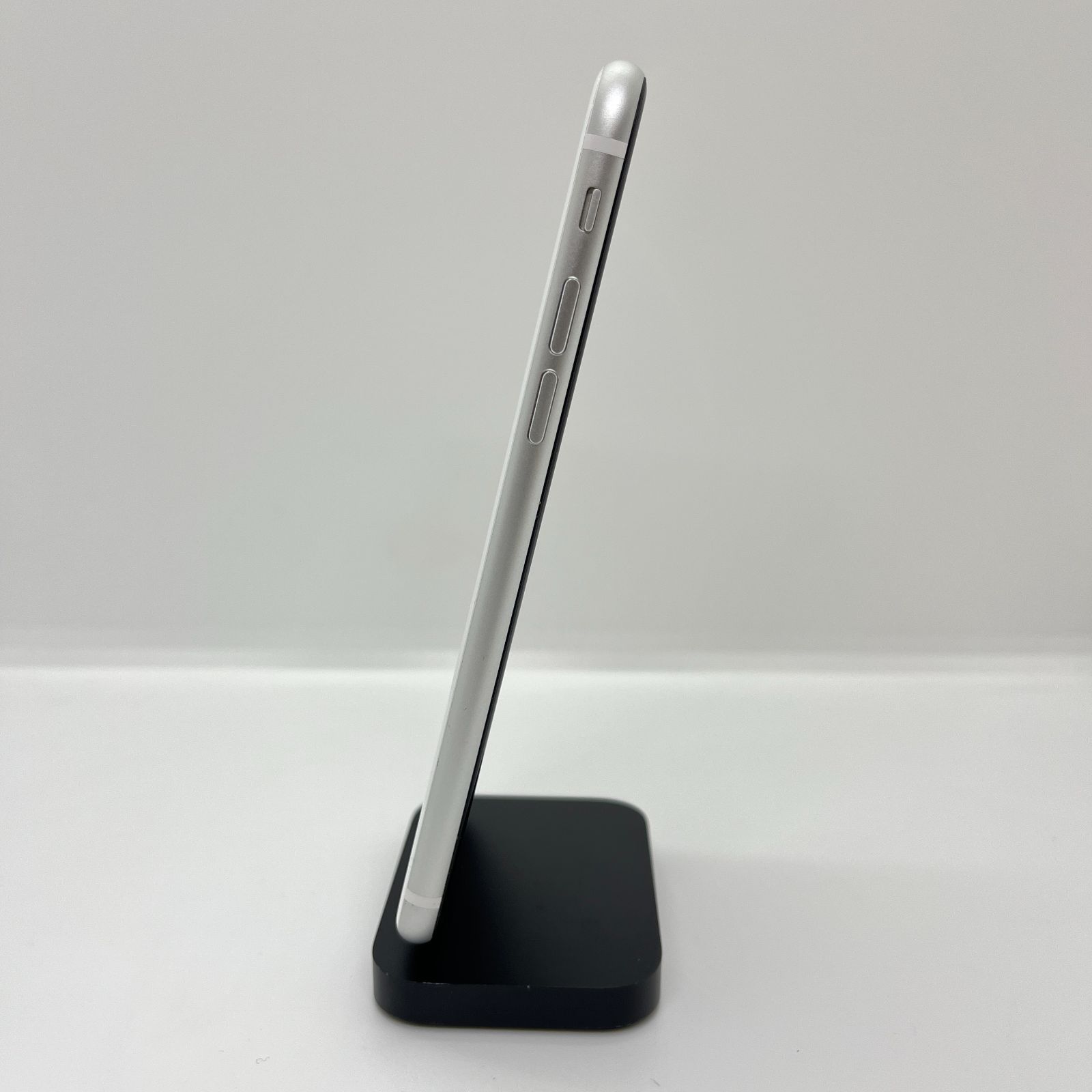 iPhone SE2 ホワイト 本体 バッテリー94% iPhone SE2 ホワイト 本体 バッテリー94% - メルカリ