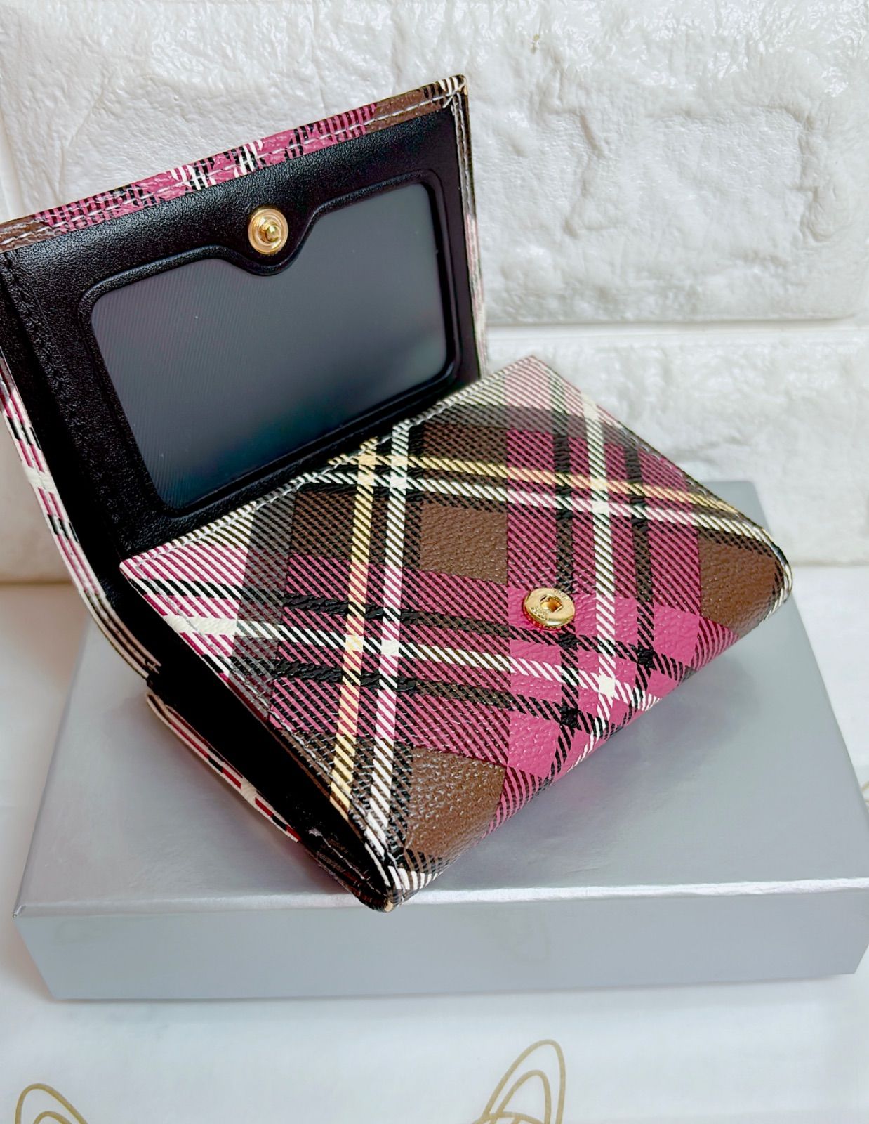 ショッパー付き♡新品】可愛い ヴィヴィアン・ウエストウッド 三つ折り