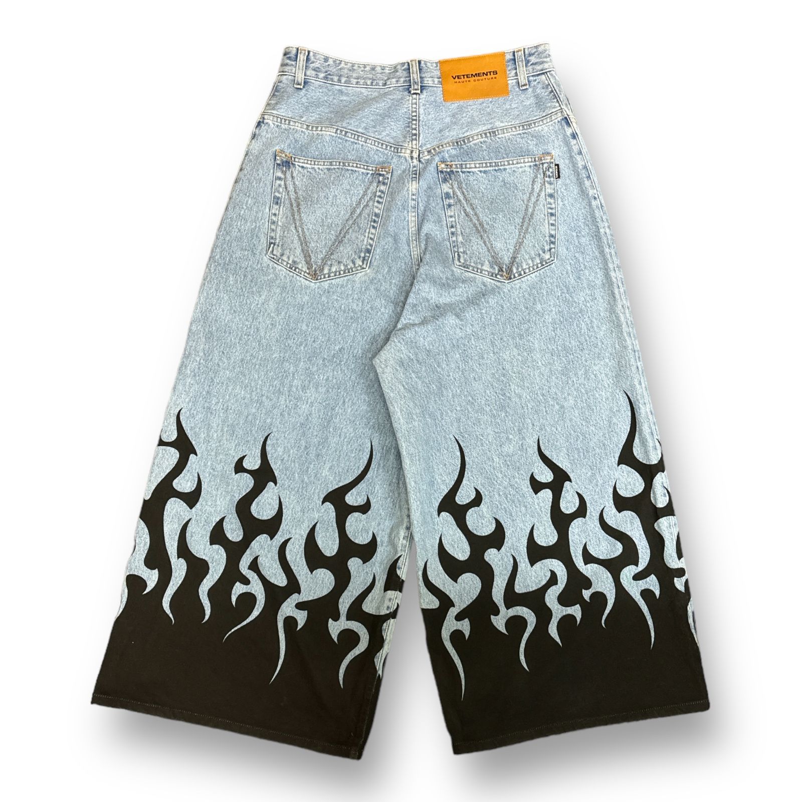 VETEMENTS FLAME PRINT BAGGY JEANS UE54PA220N フレイム バギー