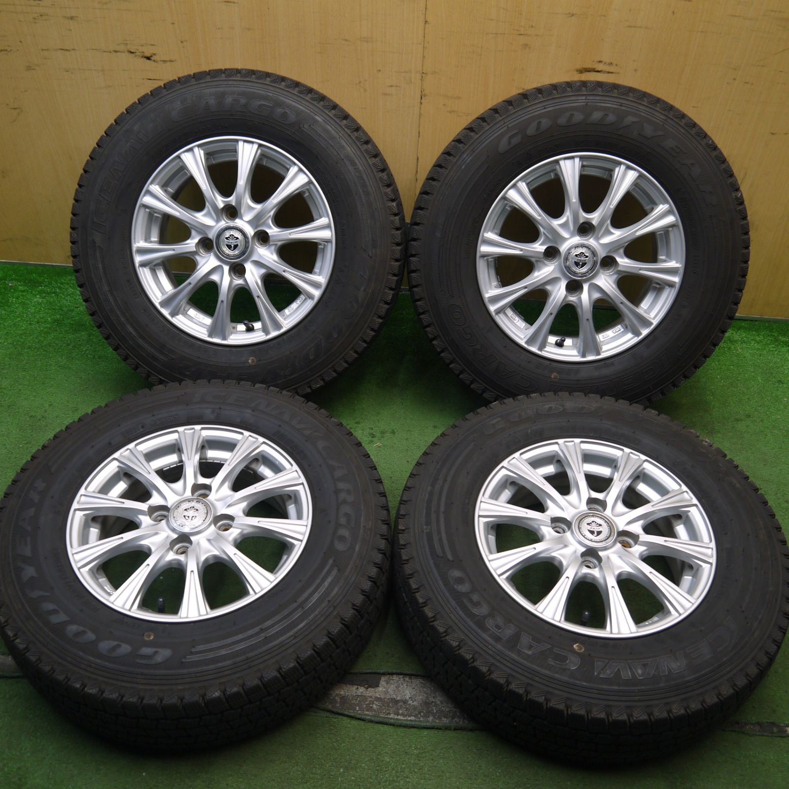 バリ溝！21年！キレイ！9.5分☆スタッドレス 165R13 6PR グッドイヤー 