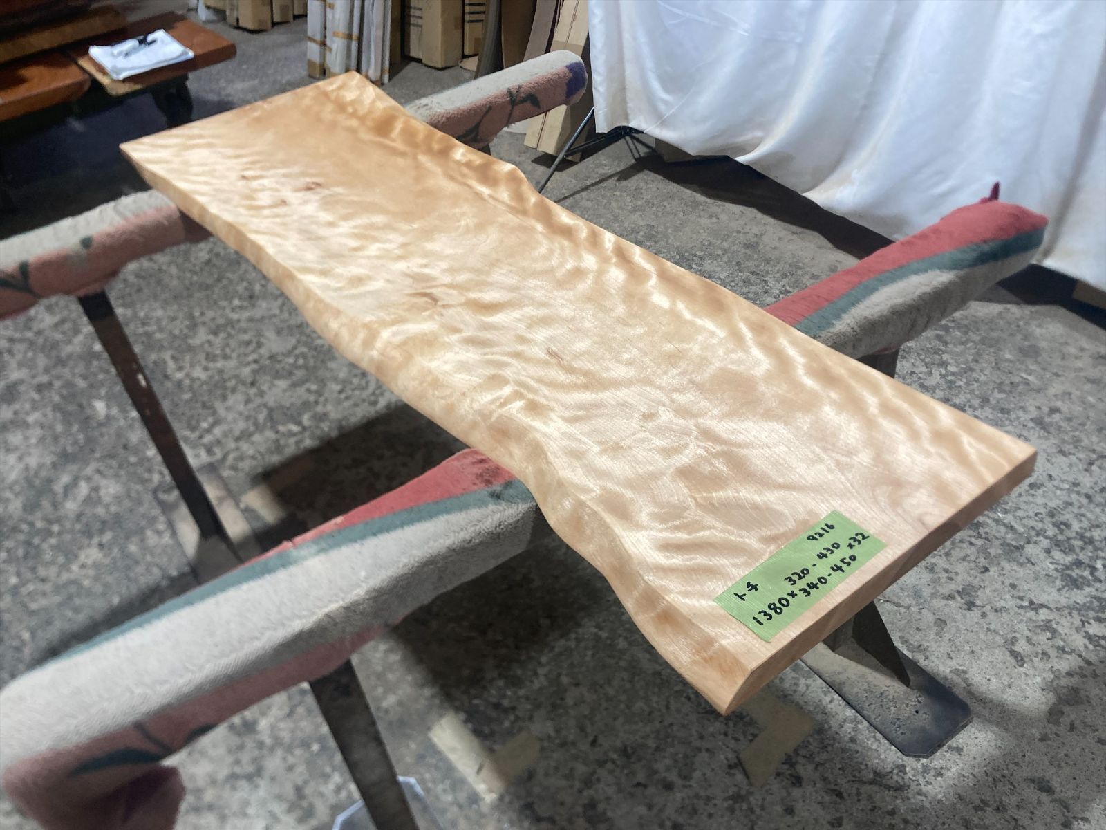 トチ9216 トチの木 一枚板無垢 乾燥材 1380x320-430x32mm カウンター 棚 テレビ台 カウンター センターテーブル 窓台 橡 栃
