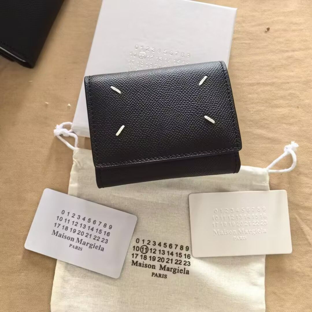 Maison Margiela　マルジェラ　三つ折り財布　グレインレザー Amazon | Maison Margiela メゾンマルジェラ グレインレザー 3