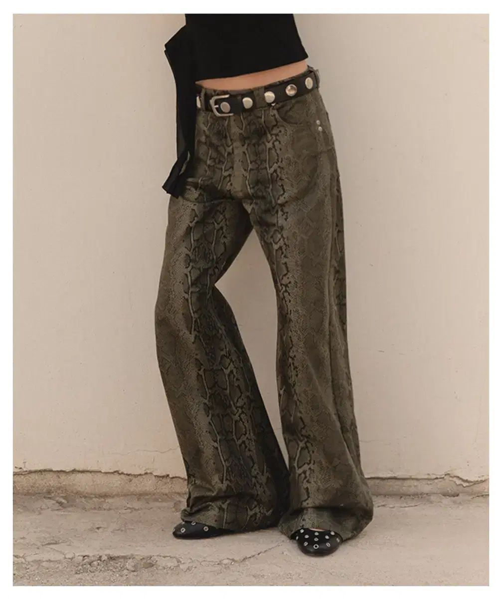 タグ 0 3 オード SNAKE EFFECT COTTON PANTS