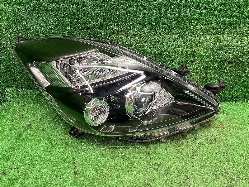 アイシス ZGM15W 右ヘッドランプ ヘッドライト プラタナリミテッド コイト 44-72 81145-44360 209