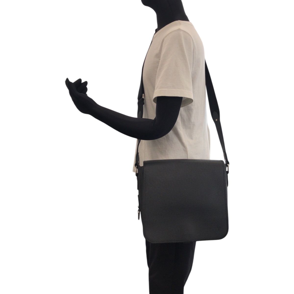 美品 ルイヴィトン タイガ アンドレイ ショルダーバッグ 25073001