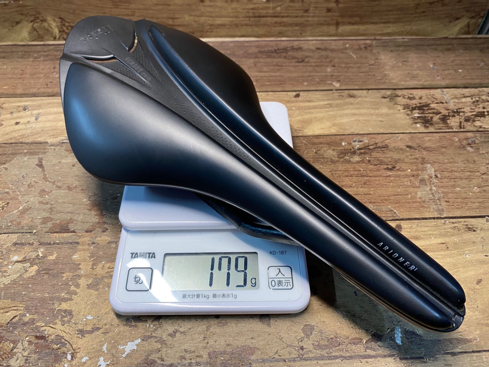 ID108 フィジーク fizik アリオネ ARIONE R1 VERSUS EVO CARBON サドル 