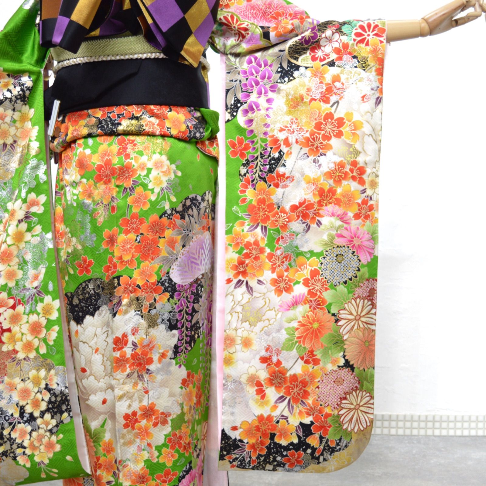 美品》正絹 振袖フルセット S〜Mサイズ ローラ 金駒刺繍 豪華 成人式