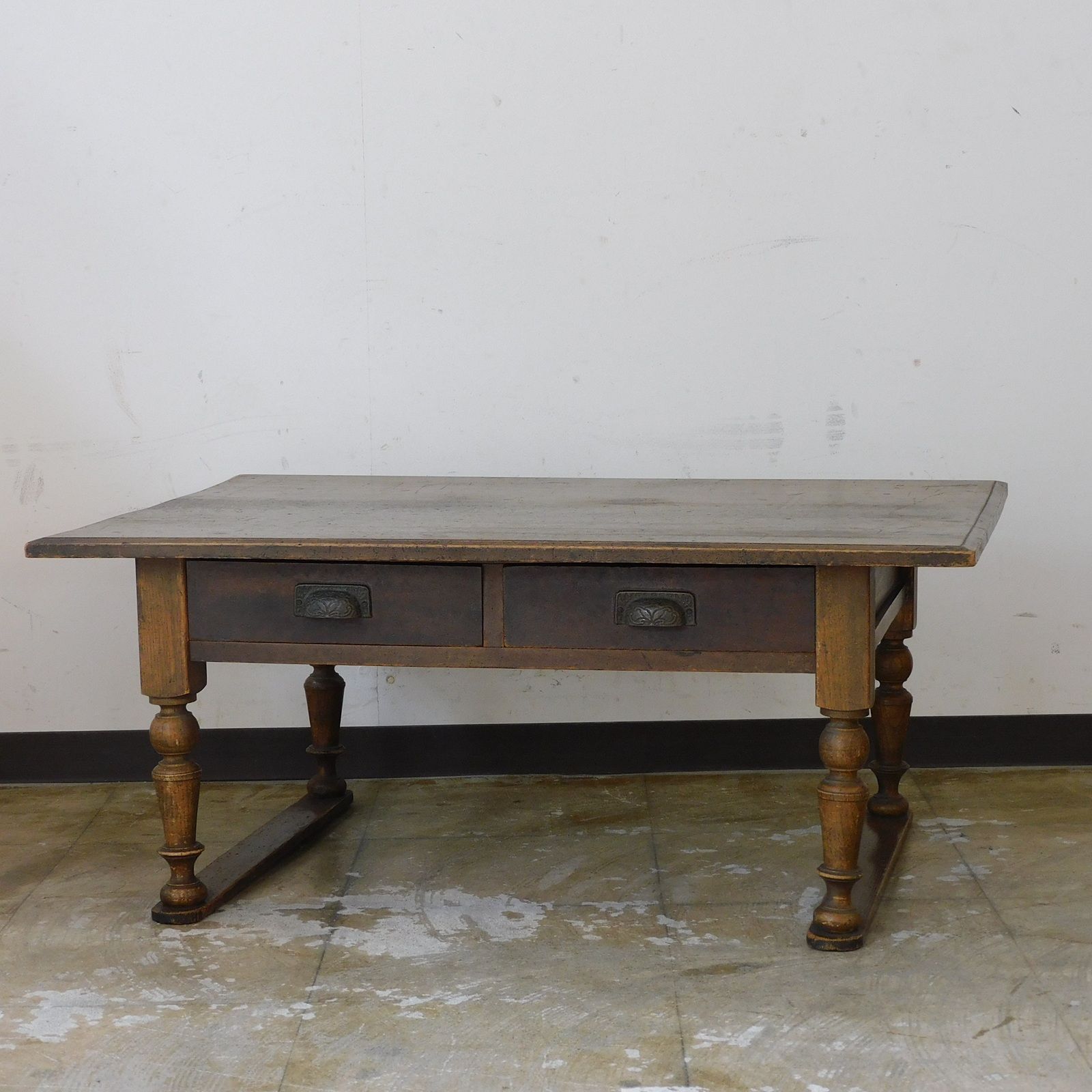 栗 ふるい木味 ろくろ脚のローテーブル 引き出し2杯 HK-a-05586 サイドテーブル ナイトテーブル 文机 寺子屋机 展示台 欅