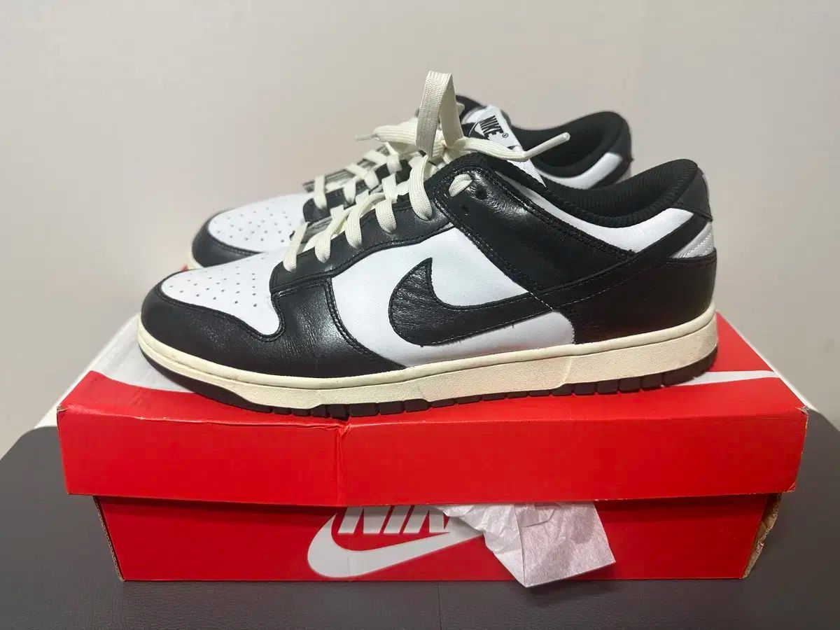 NIKE ナイキ ダンク ロー ビンテージブラック アン 白 W290