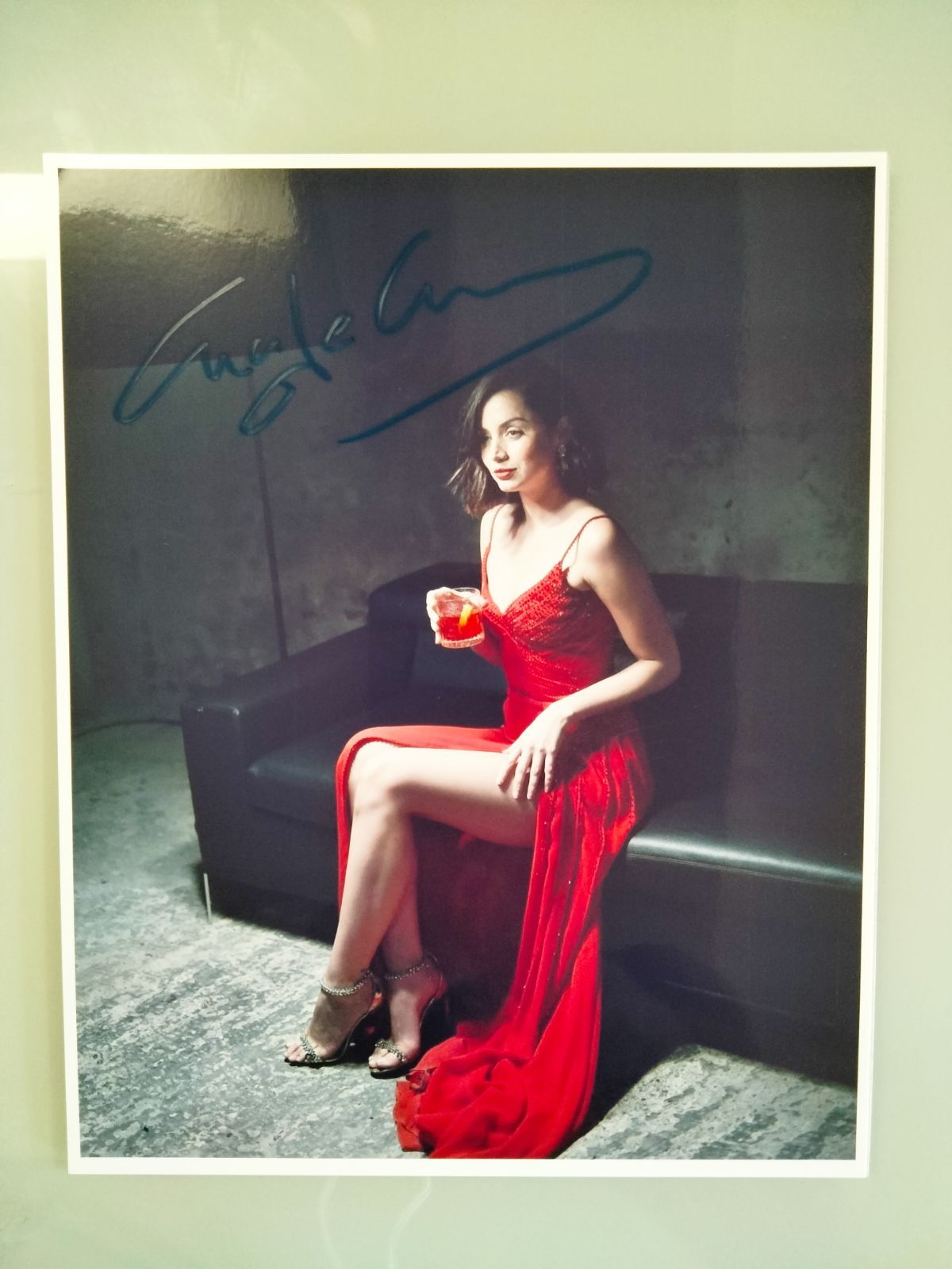 アナデ・アルマス直筆サイン入り2Lサイズ写真…Ana de Armas