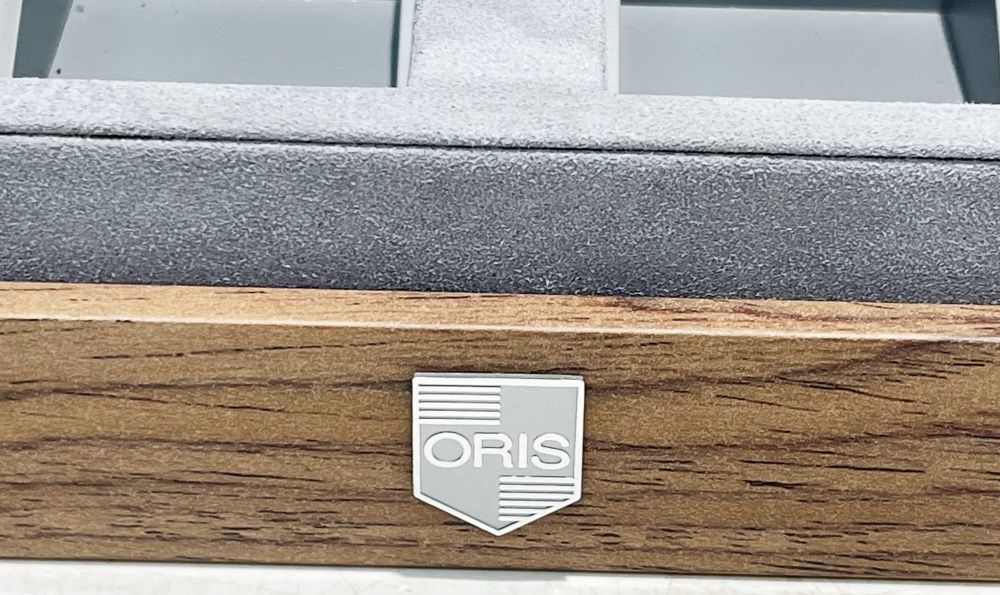 時計店より (美品!) ORIENT STAR 時計ディスプレイ テーブル □X-303 時計店より (美品!) ORIENT STAR 時計ディスプレイ テーブル □X-303