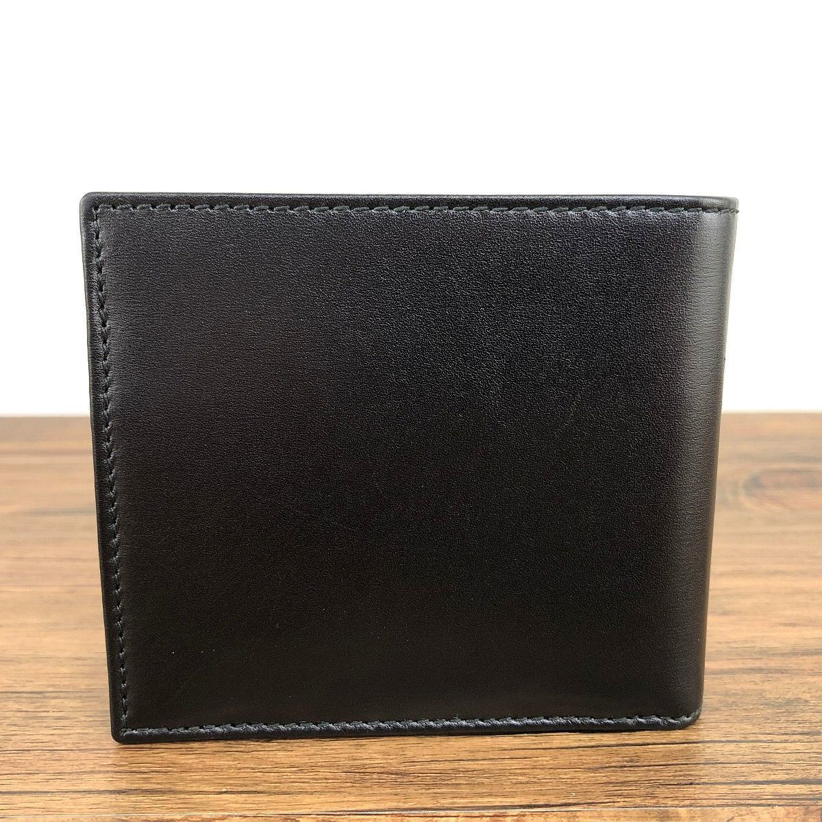 送料込み！ 極美品 GUCCI 二つ折り財布 04843 ブラック 箱付き 46 46 送料込み！ 極美品 GUCCI 二つ折り財布 04843 ブラック 箱