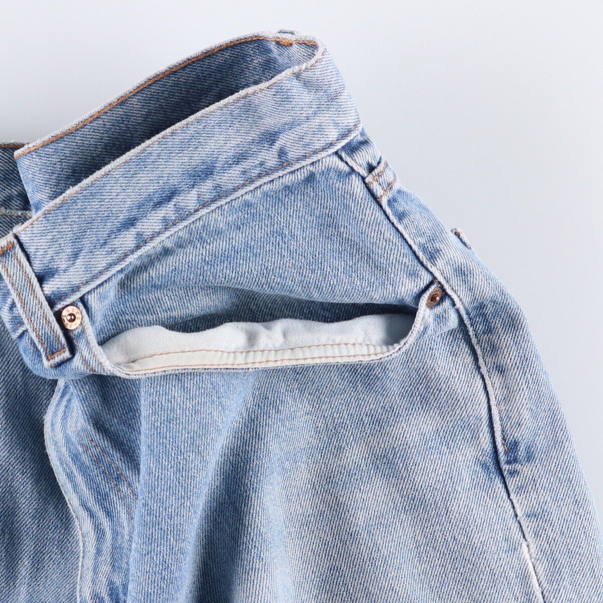 テーパードデニムパンツ