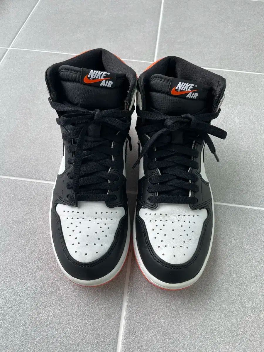 NIKE ナイキ エアジョーダン 1 レトロ ハイ OG エレクトロ オレンジ 260