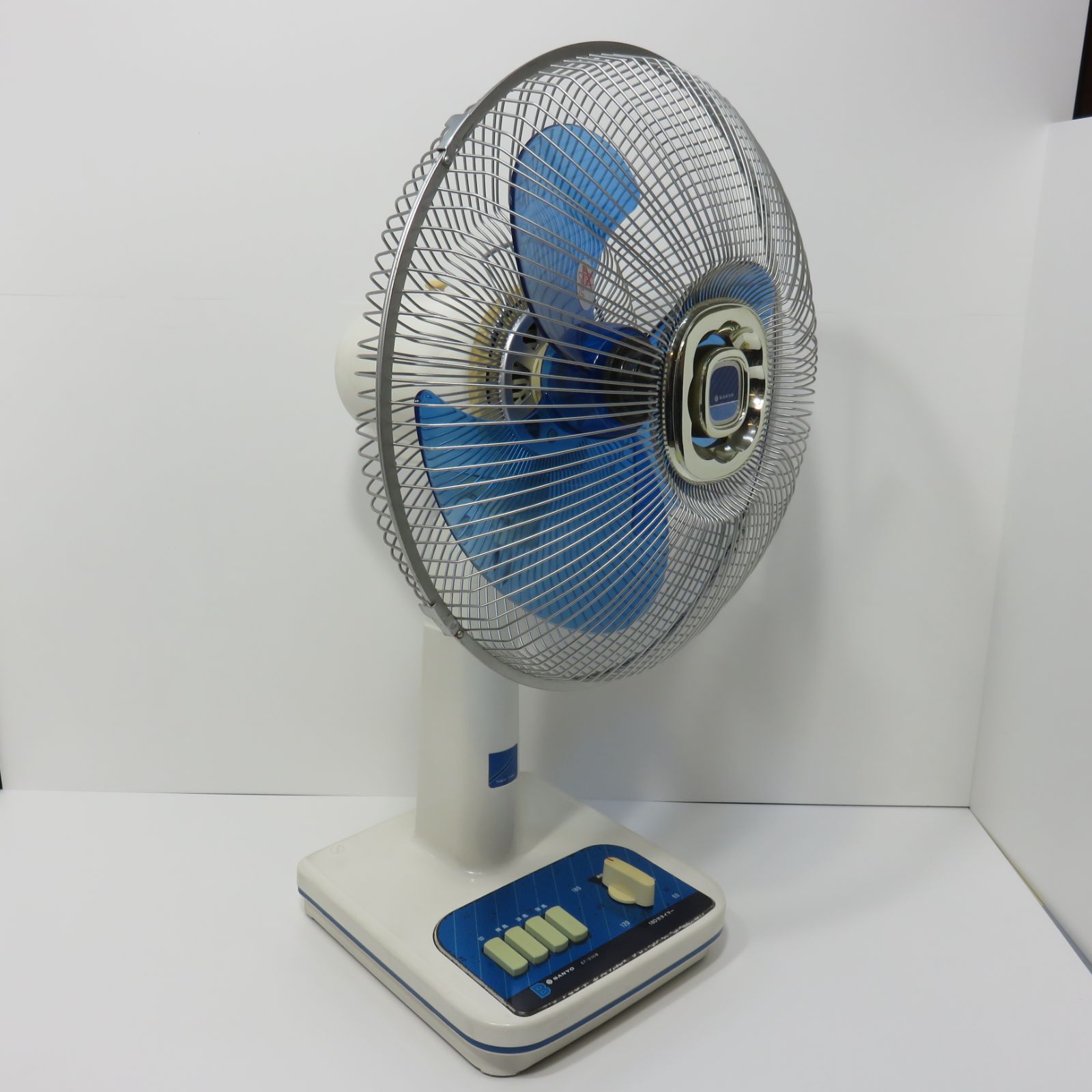 【訳あり】昭和レトロ　扇風機　サンヨー　EF-D30B2 1983年製 訳あり】昭和レトロ 扇風機 サンヨー EF-D30B2 1983年製