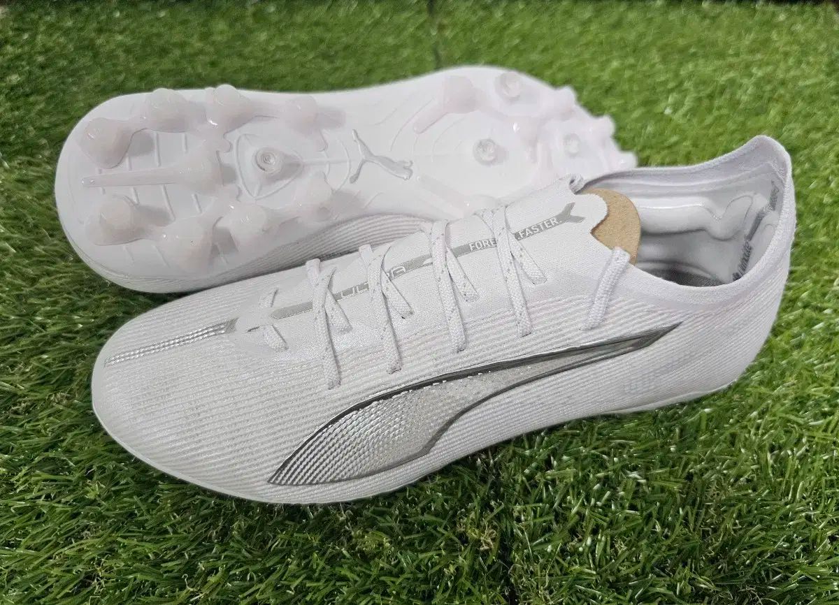 【雷市場（ポンジャン）商品韓国直送】 タイムセール PUMA(プーマ) ウルトラ 5 ULTIMATE MG White Out パック