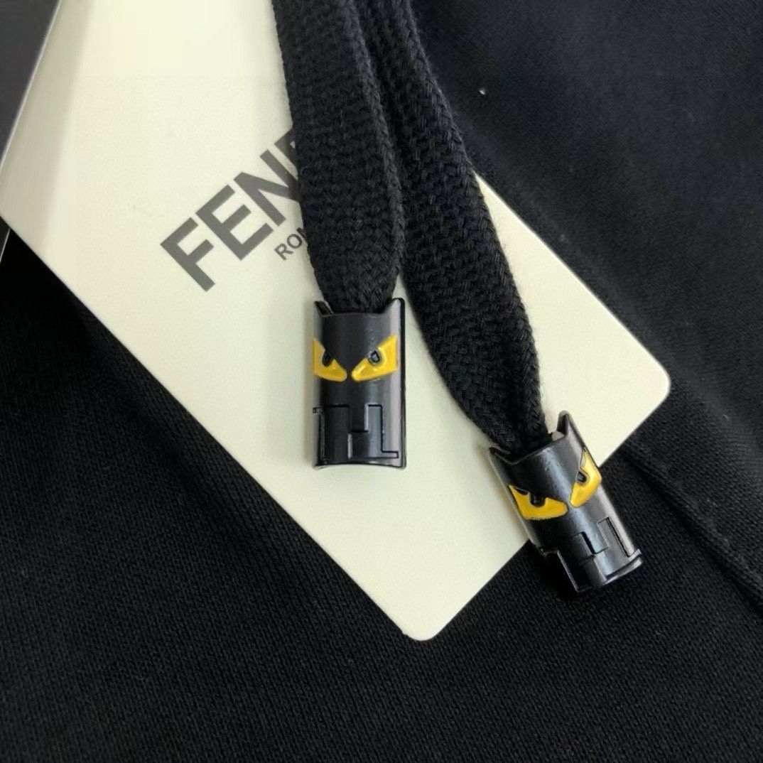 FENDI ブラックショートパンツ