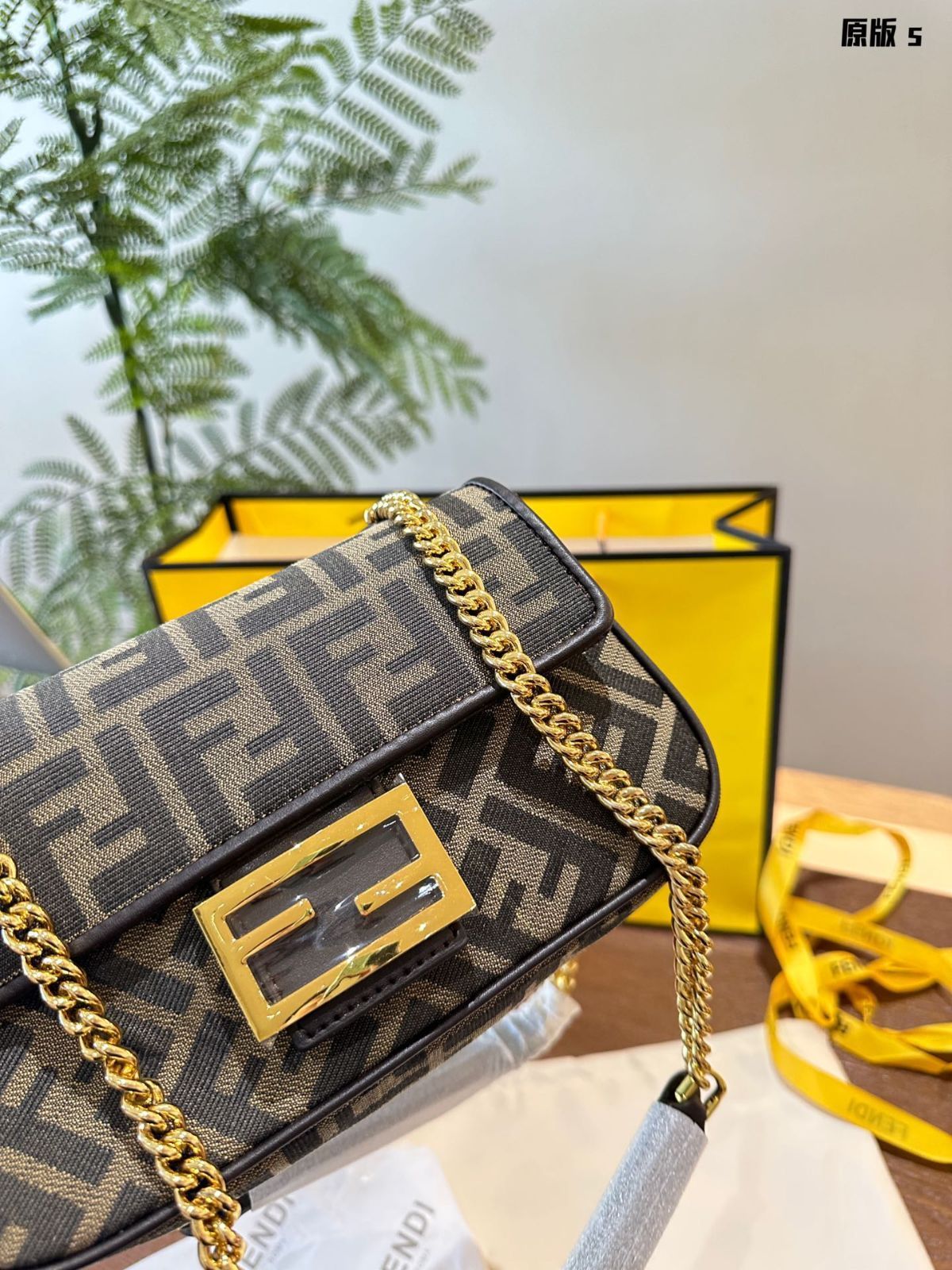 今日特価】Vintage Fendi ヴィンテージフェンディ ミニバゲット