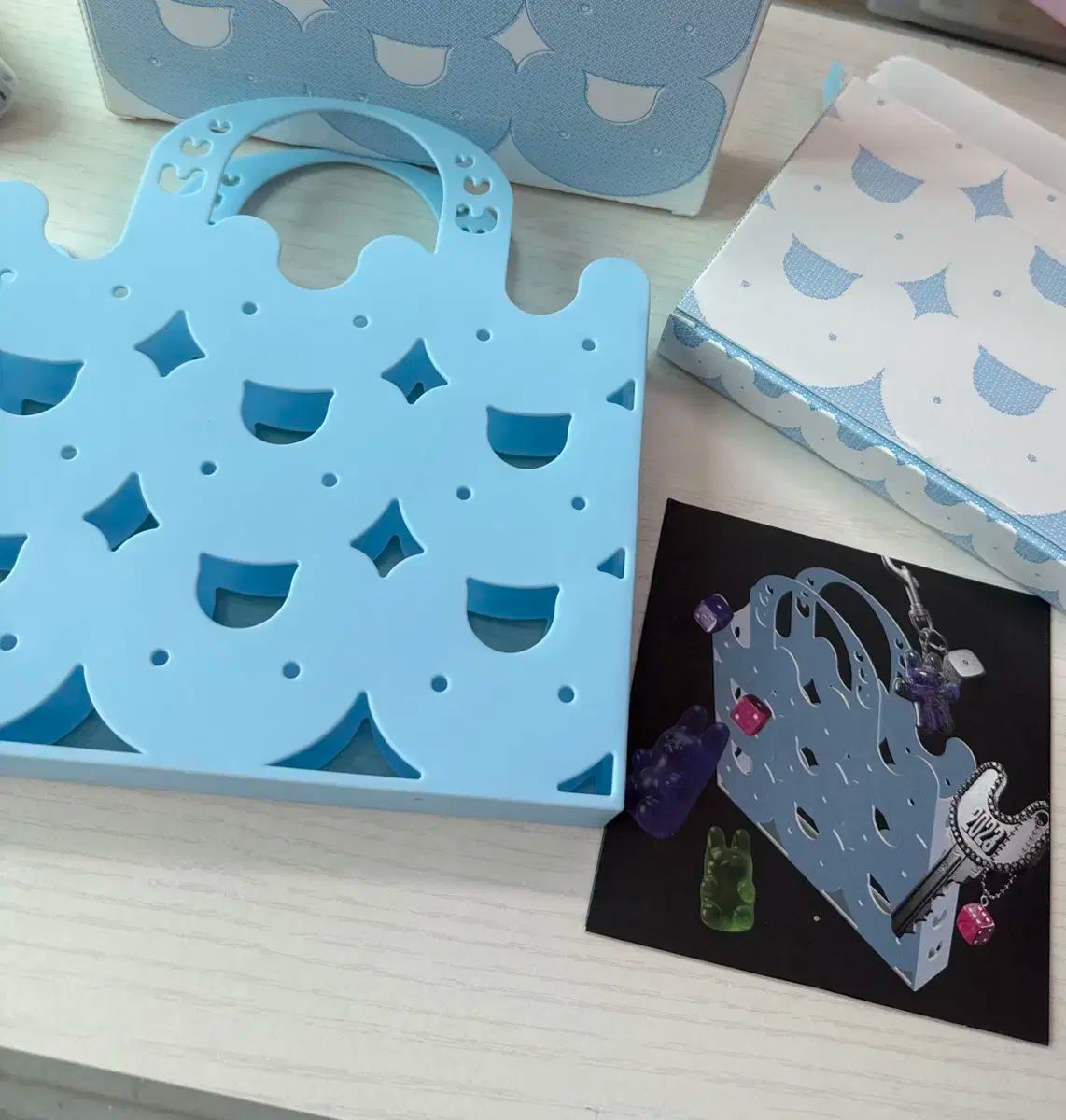 NewJeans(ニュージーンズ・ニュジ) ヘリン(HAERIN) バニービーチバッグ