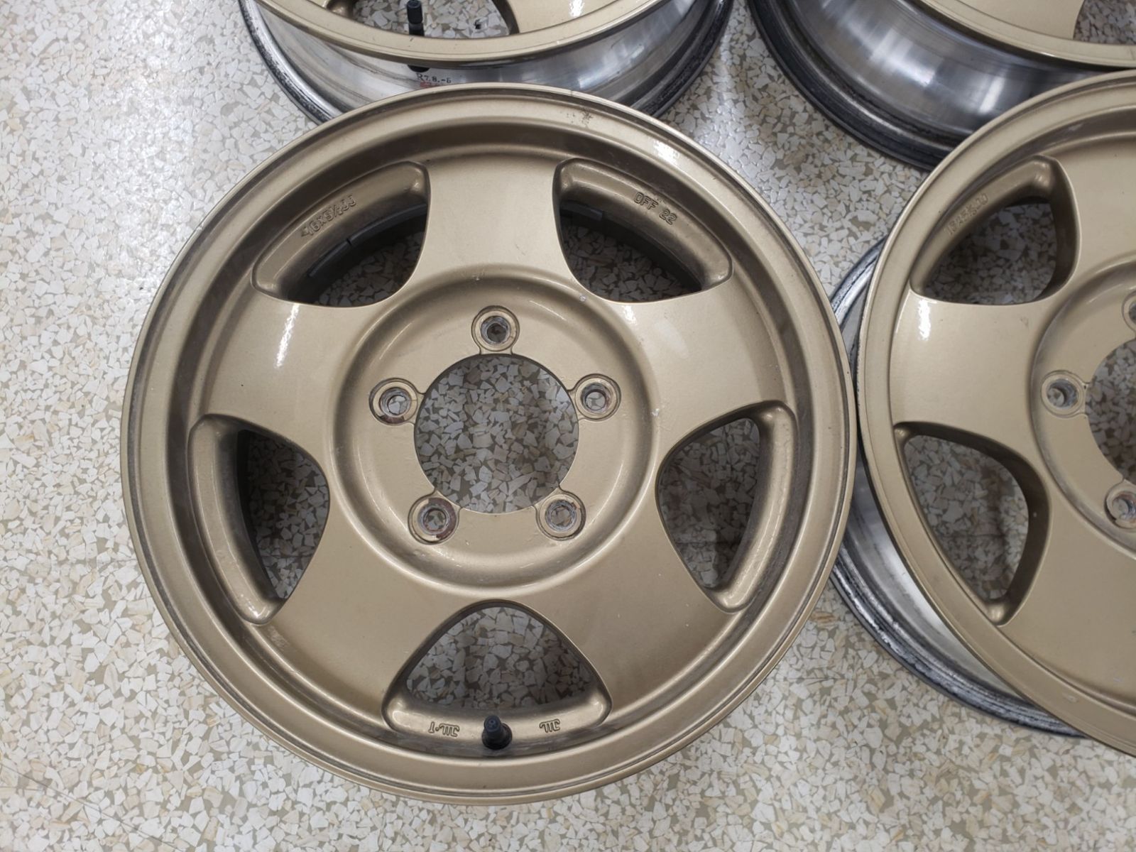 4×4 エンジニアリング風