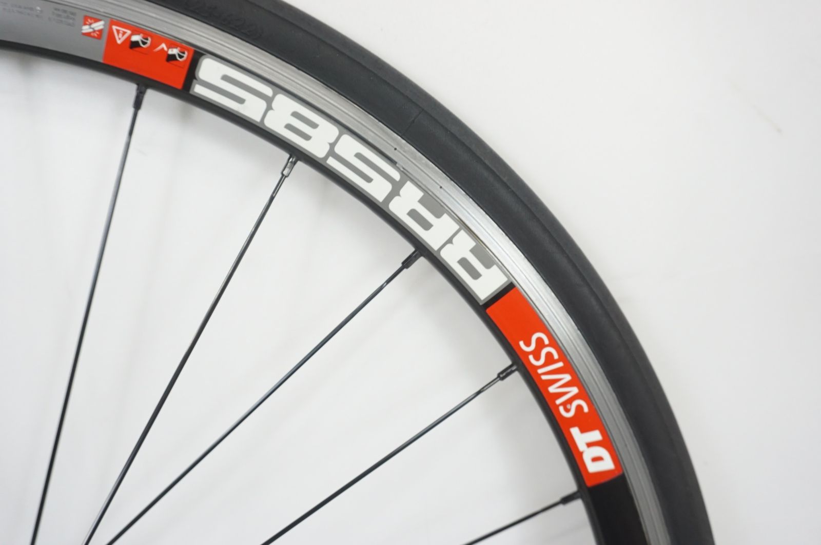 DT SWISS RR585 White industriesハブ フロント | ヤマダウェブコム