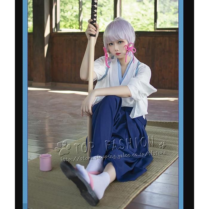 雪晴れに綻ぶ椿