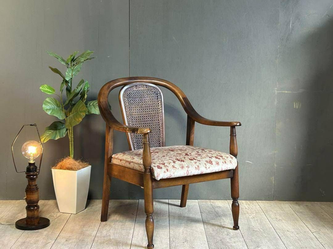 ③ オールド カリモク 花柄ゴブラン織り アームチェア 木製椅子
