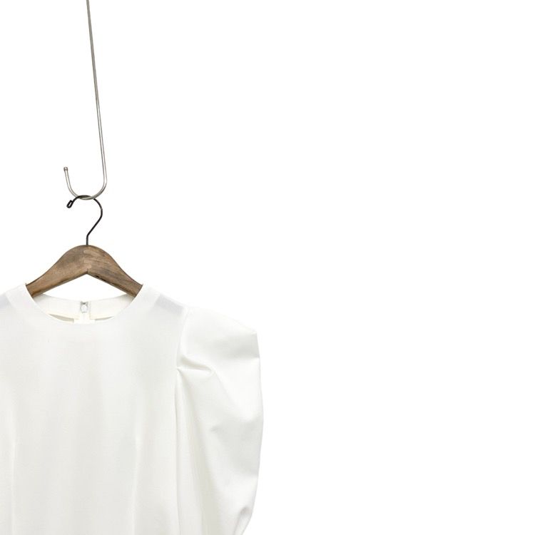 美品　Cygne 　シーニュ　とんがりパフtops Manon　トップス　2 cygne シーニュ とんがりパフtops Manon ホワイト 1 - メルカリ