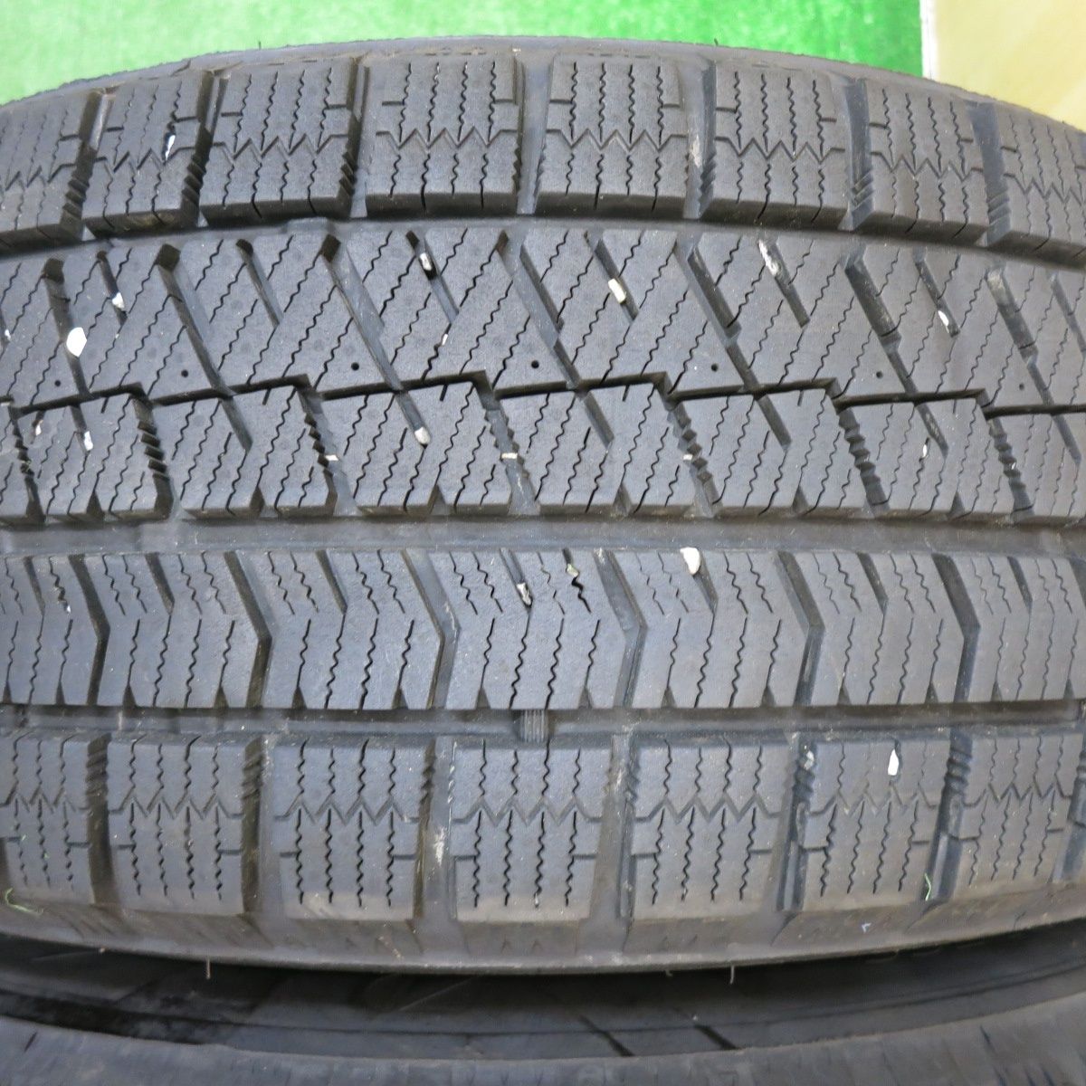 送料無料] バリ溝！23年！キレイ！9.5分☆スタッドレス 205/60R16 