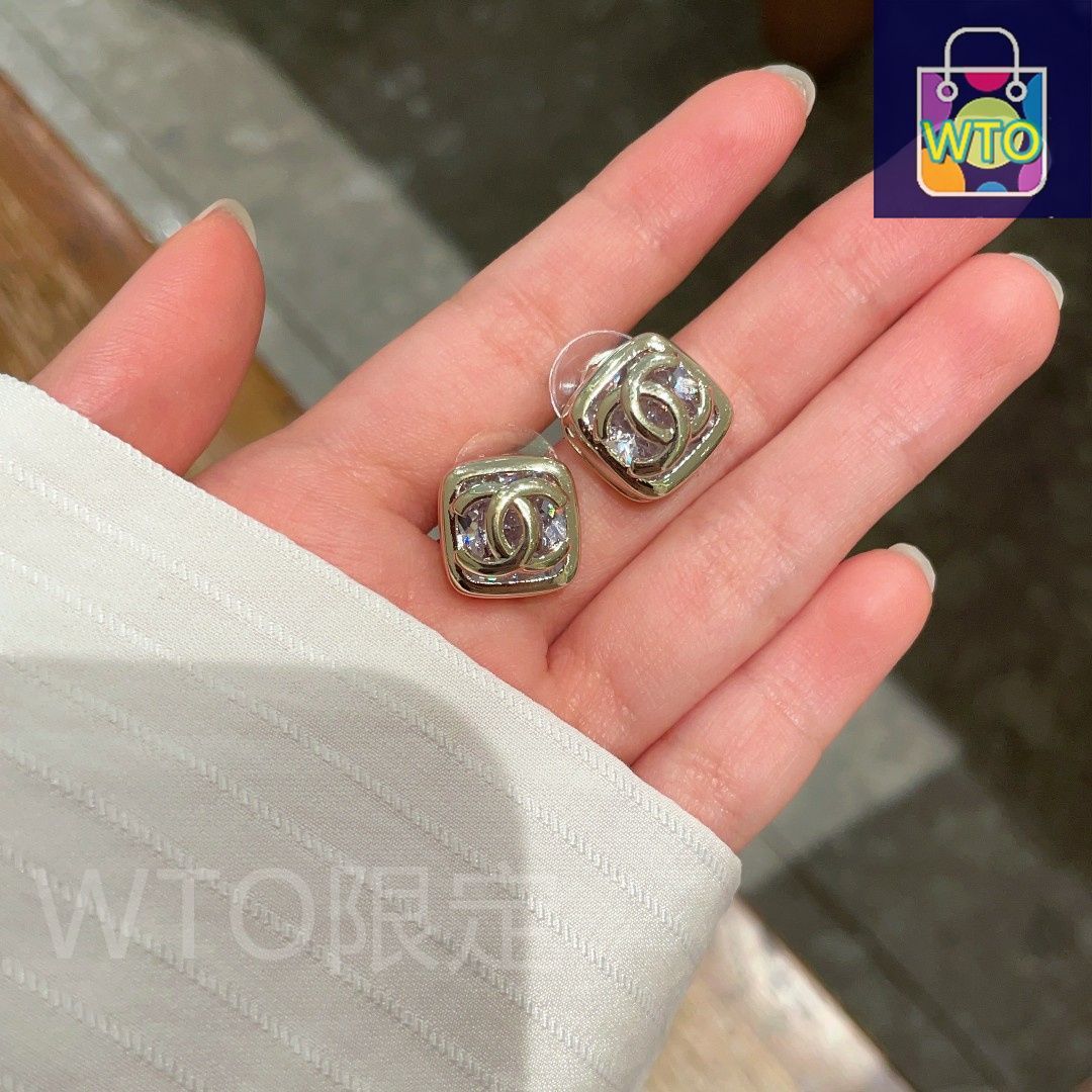 今日WTO】Chanel ヴィンテージ アルファベット ピアス！送料無料