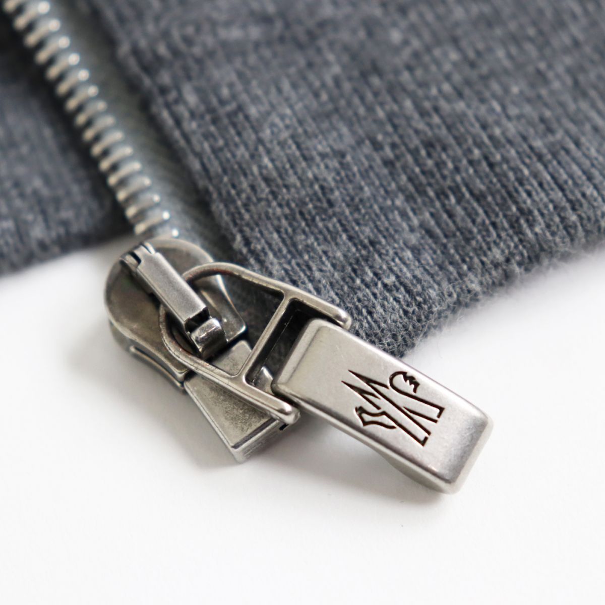 美品○モンクレール ガムブルー MAGLIA CARDIGAN ロゴワッペン ジップ