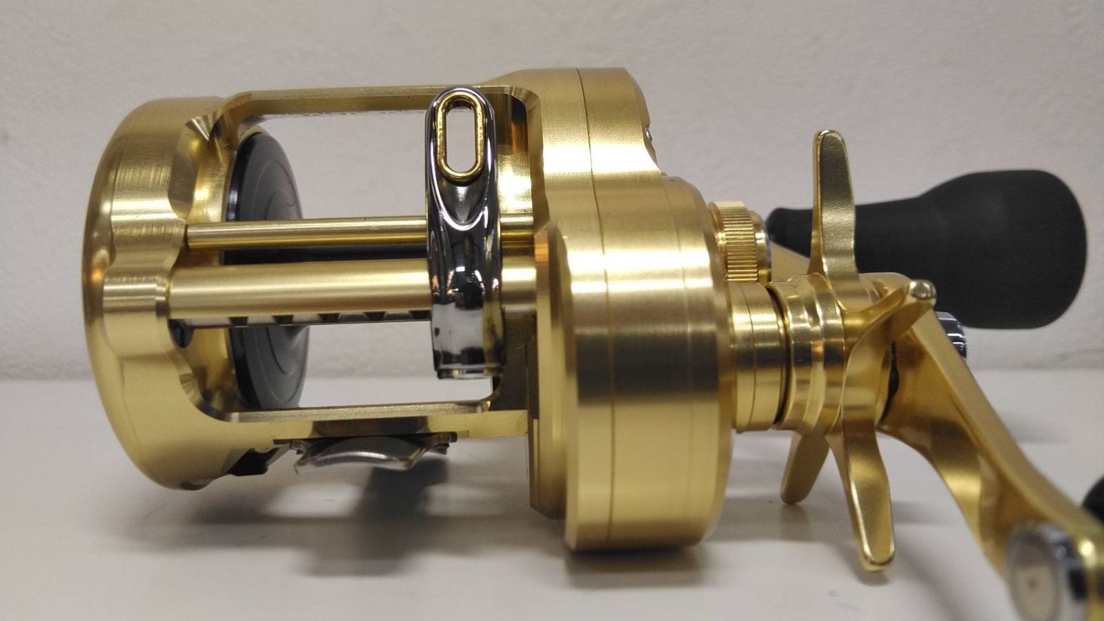 シマノ ２３ カルカッタコンクエスト ＭＤ ４０１ＸＧＬＨ バス ナマズ ライギョ ショア オフショア ソルト ベイト 船 両軸 リール 左巻 レフト ＬＥＦＴ ０８