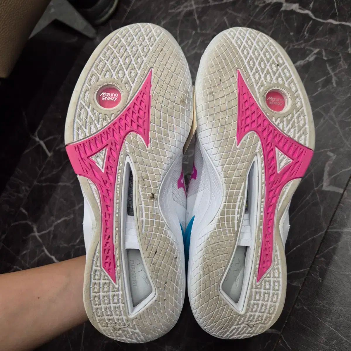 ミズノ バドミントンシューズ