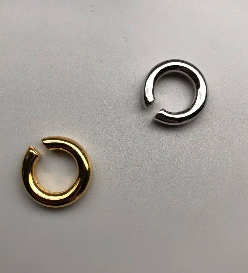 ユニセックス ボリュームイヤーカフ