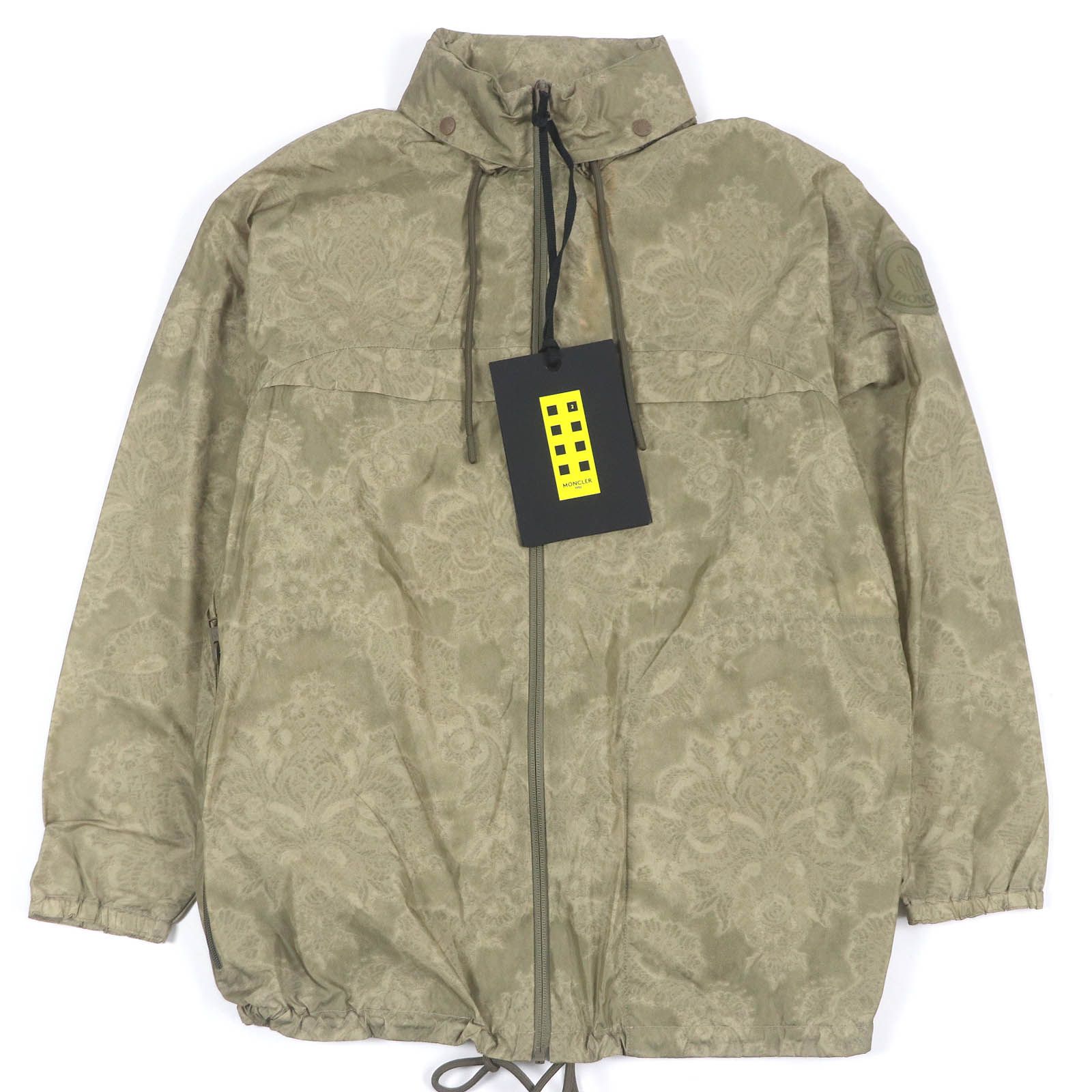 未使用品MONCLER GENIUS 2 モンクレール ジーニアス 2 CHAHIZ 総柄 デカロゴワッペン パッカブル仕様 ナイロンジャケット ブルゾン カーキ 1 イタリア製 国内正規品 メンズ