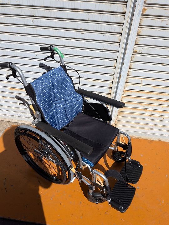 送料無料 一部地域を除く 日進医療器介助式多機能車椅子ウルトラ NAH-U2W KM-25-1016-22