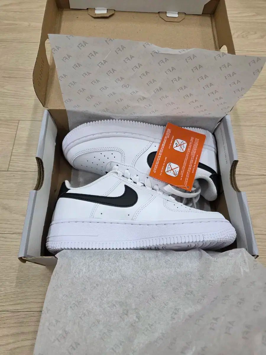 ナイキ 正規品 エアフォース 1 GS 200mm