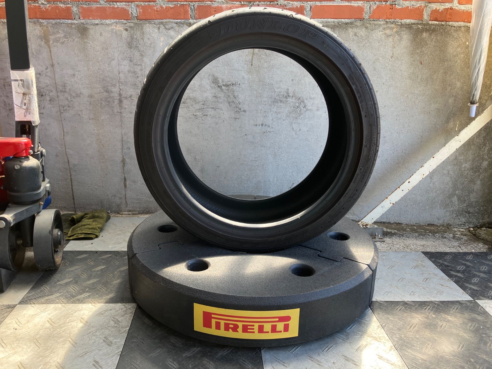 送料込み］ 235/40 R18 2022年製 DUNLOP DIREZZA ZⅢ ダンロップ 