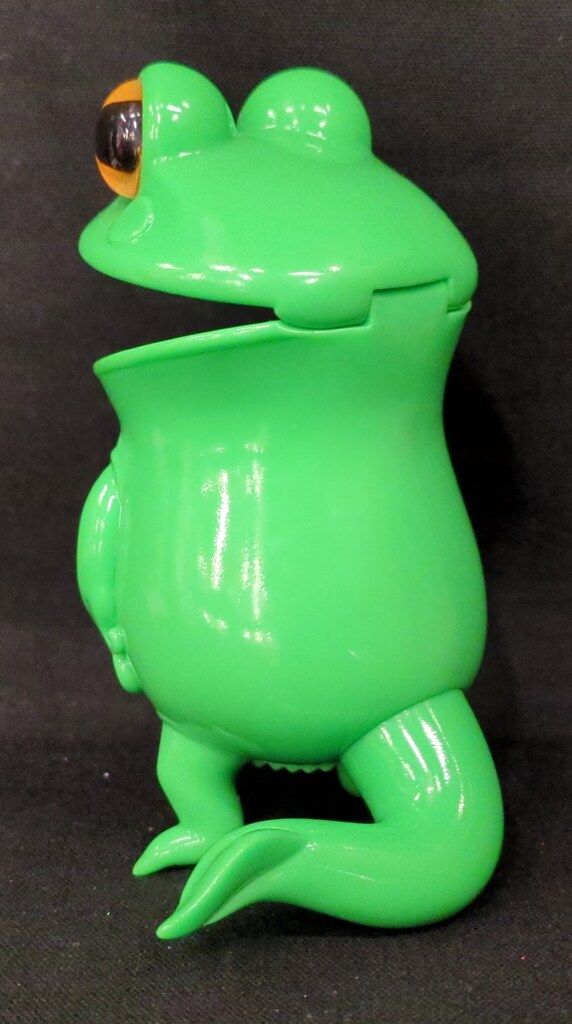 スカルチュラ 歩行食虫植物 ウツボカエル 黄緑成型/黄色目 - メルカリ