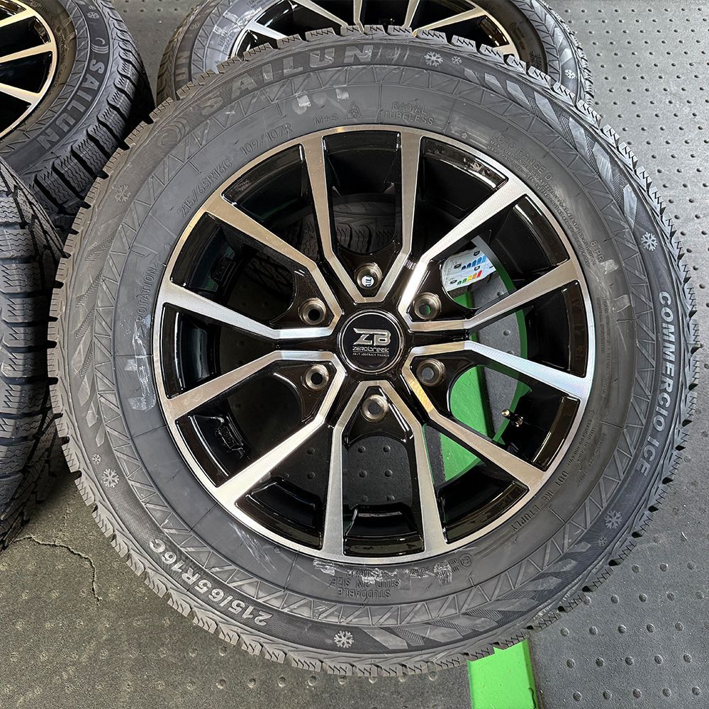 200系ハイエース スタッドレスタイヤ