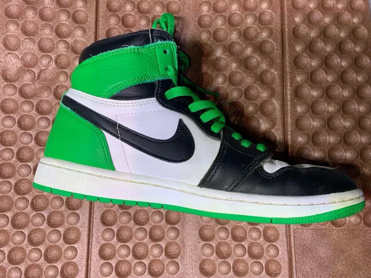 NIKE ナイキ ジョーダン 1 レトロ ハイ OG 黒 アン ラッキー グリーン 260