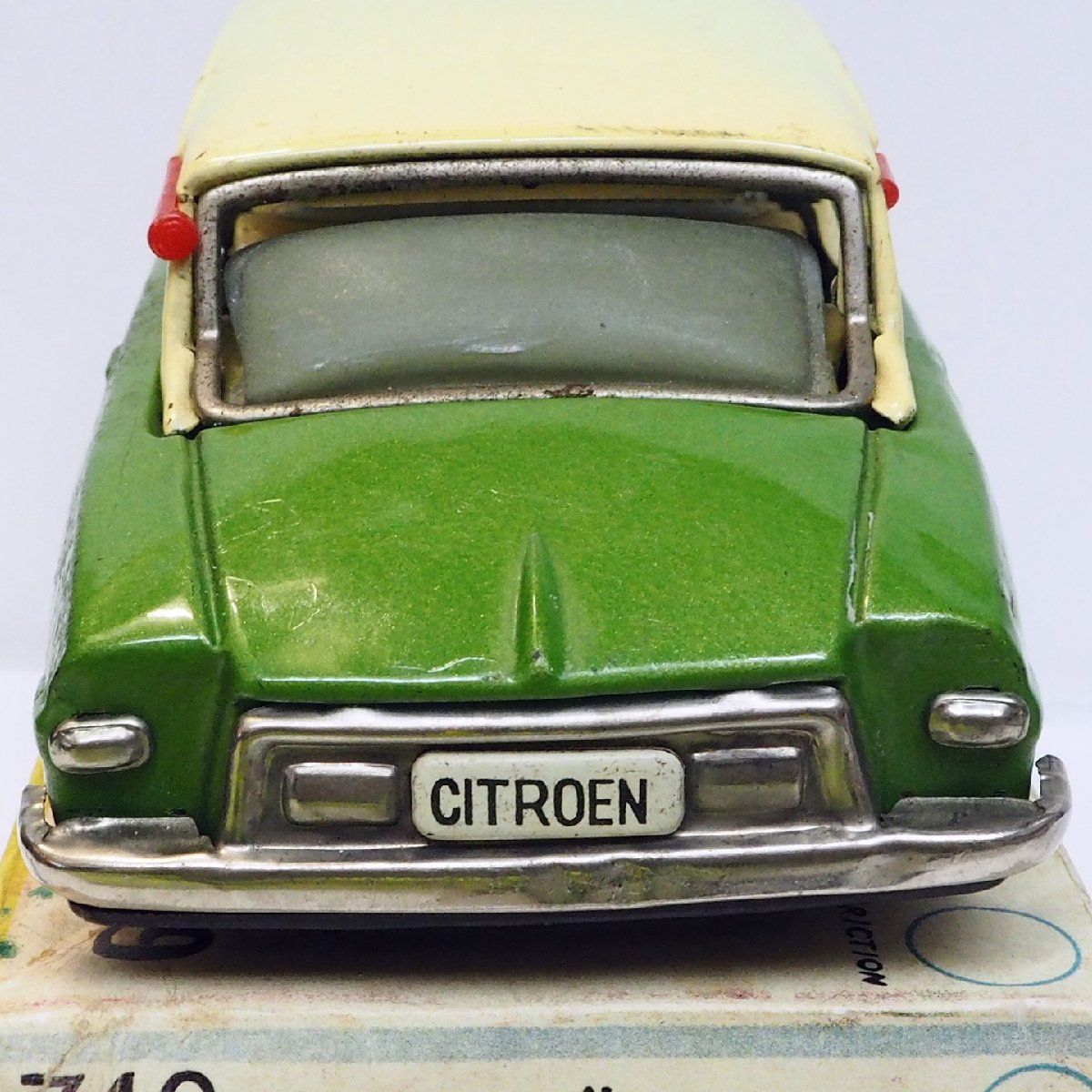 萬代屋 赤箱 740【CITROEN DS19 シトロエン 黄緑】ブリキ 萬代屋 赤箱 740【CITROEN DS19 シトロエン 黄緑】ブリキ
