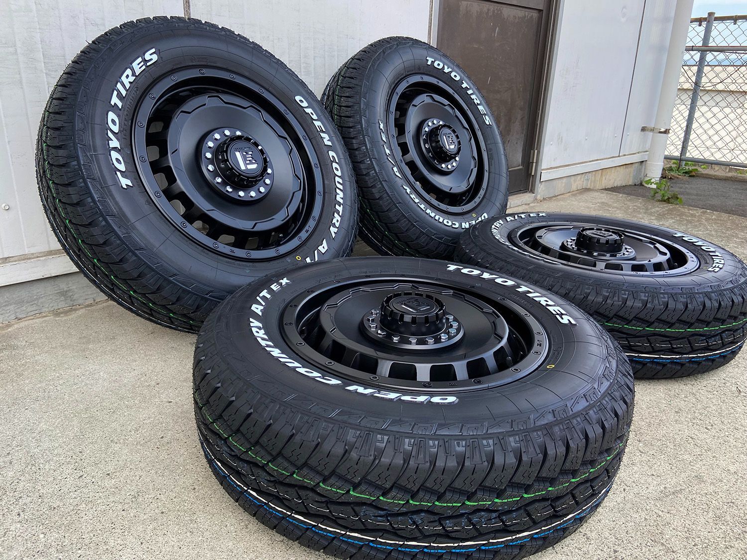 新品 夏タイヤセット ライズ ロッキー 16インチ タイヤホイール