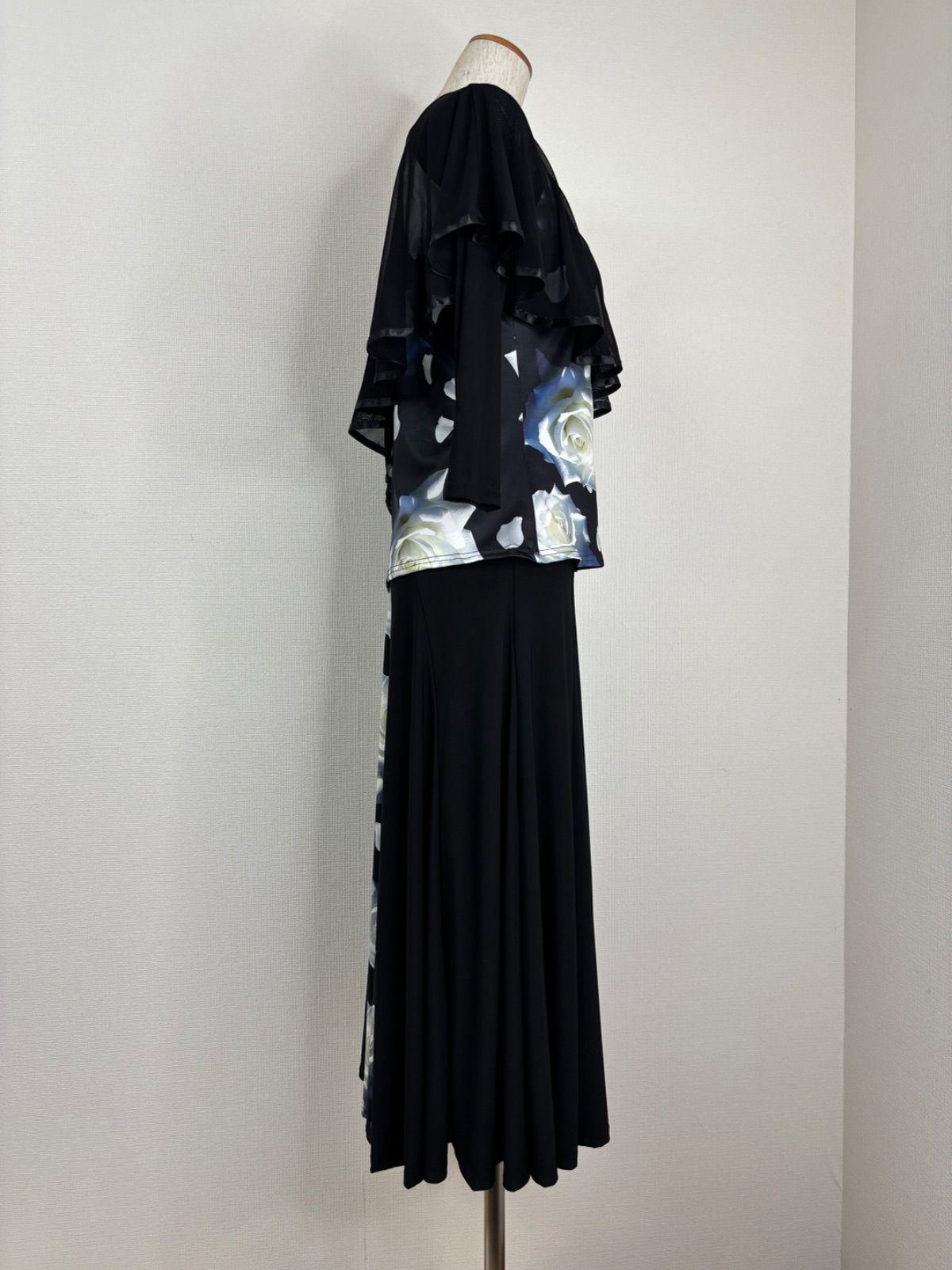 社交ダンス衣装 黒に赤いバラ の上下セット 社交ダンス セットアップ