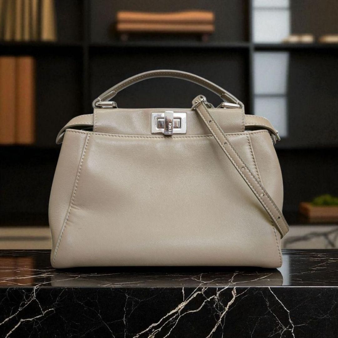 極美品✨フェンディ ピーカブー ミニ レザー 2WAYハンドバッグ ベージュ 極美品✨フェンディ ピーカブー ミニ レザー 2WAYハンドバッグ