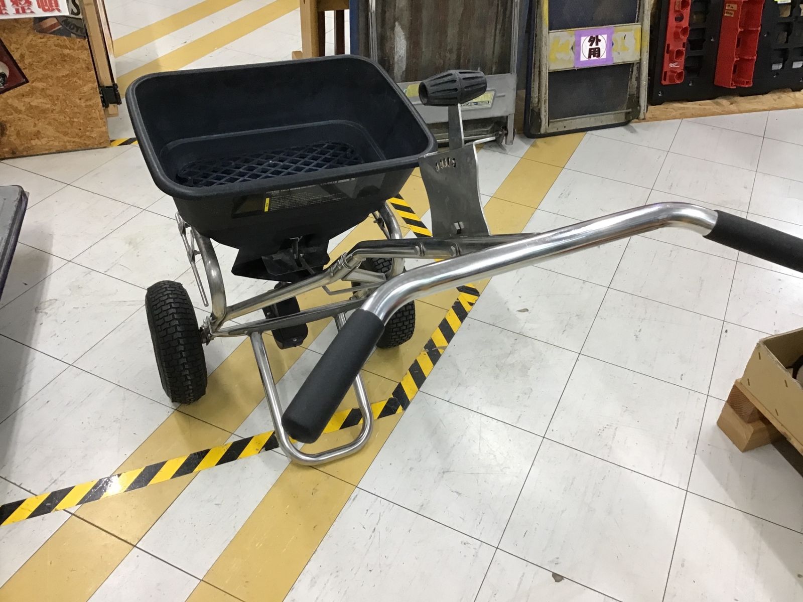 送料無料 B動作品 ●ミナトワークス 手押肥料散布機 MBC-30PRO●アクトツール富山店●大福