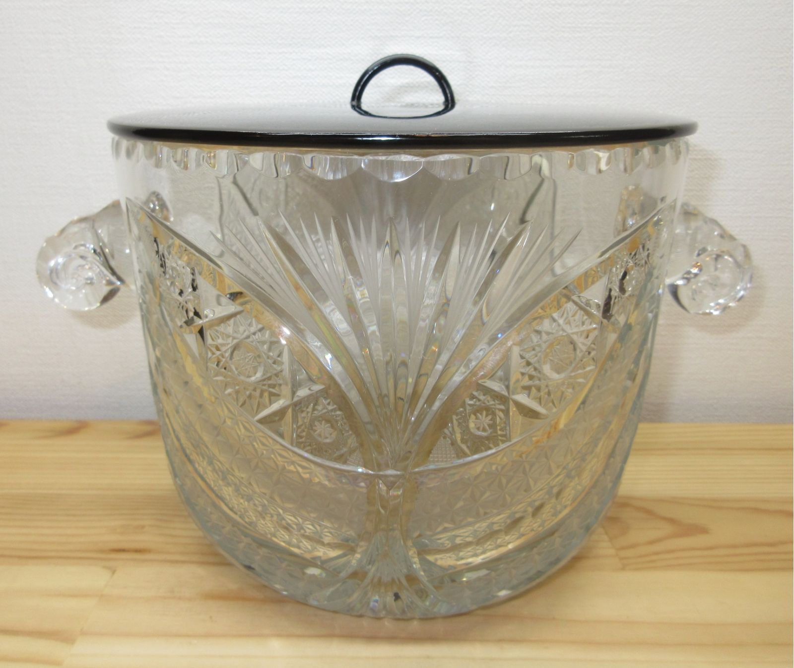 逢絢亭 茶道具 水指 義山 工芸ガラス クリスタル 真塗の塗蓋 木 き