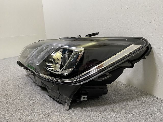 クラウン ロイヤル210系後期 右 テール 30-404 30-405 刻印P お得